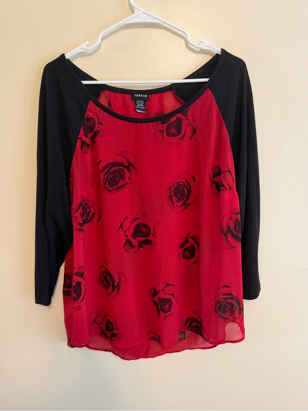torrid Red Floral Raglan Long Sleeve Top with Black Sleeves